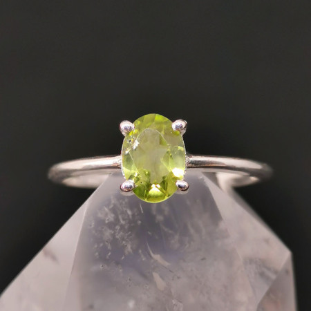 Péridot (Chrysolite) AAA+  - Bague serti Argent