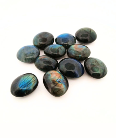 image de pierres roulées de labradorite