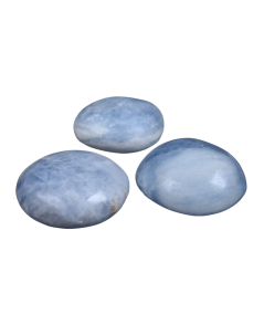 Photo de galets en calcite bleu