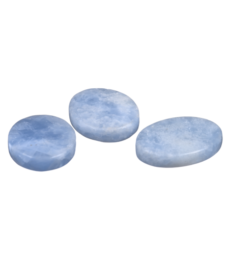 Photo de galets plats en calcite bleu