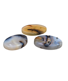 Photo de galets plats en agate plume