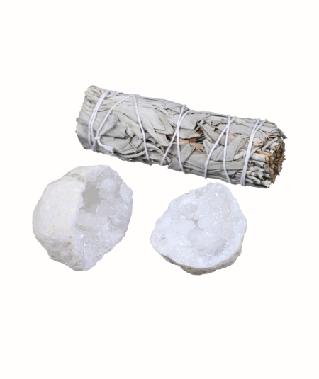 Photo d'un baton de sauge blanche et d'une geode en cristaux de calcite