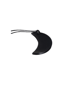 Photo d'un pendentif croissant de lune en shungite