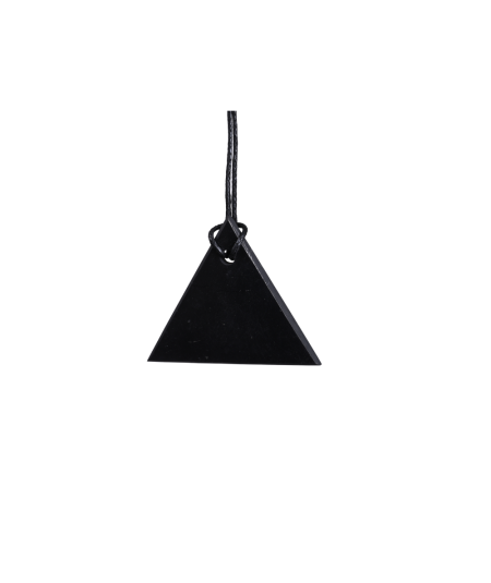 Photo d'un pendentif triangle en shungite