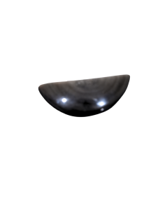 Photo d'une demi-lune en obsidienne argentée