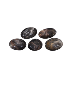 image de galets en pierre de lune noire