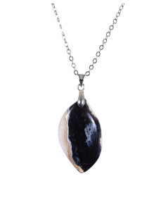 Image d'un pendentif en agate noire rubanée naturelle