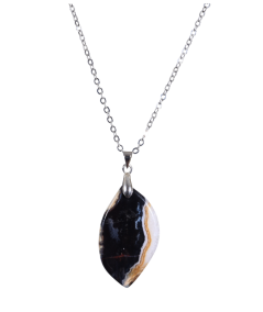 Image d'un pendentif en agate noire rubanée naturelle