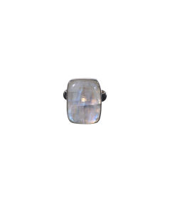Image d'une bague sertie argent en pierre de lune blanche