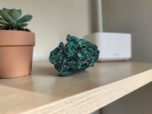 Pierre brute de collection en malachite fibreuse