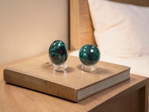 Oeuf et sphère en malachite naturelle