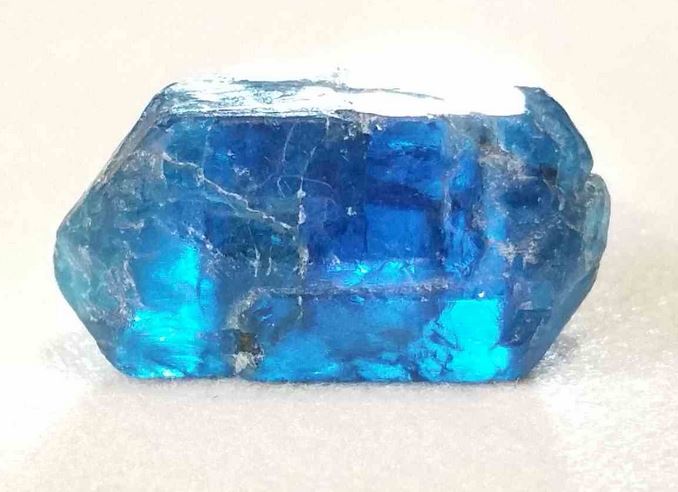 Apatite bleue, pierre du calme.